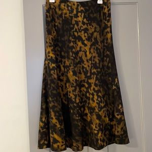 Gorgeous vintage print midi skirt.